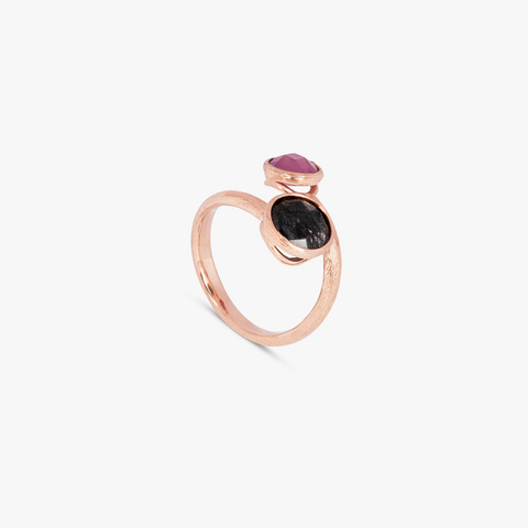 Kensington-Ring aus 14 Karat satiniertem Roségold mit schwarzem Rutilquarz und Rubinwurzel
