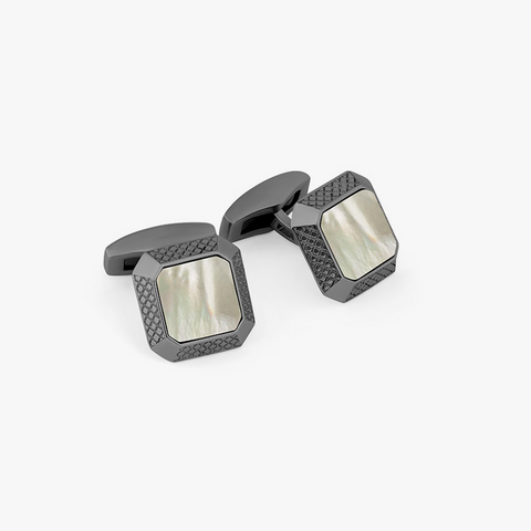 Signature Octo Manschettenknöpfe aus schwarz rhodiniertem Sterlingsilber mit weißem Perlmutt